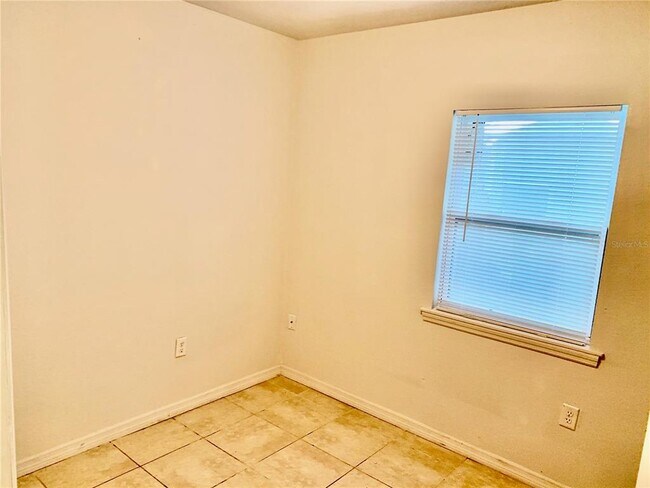 Building Photo - 2038 19th Ave W