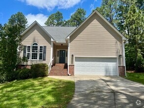 Building Photo - Carolina Lakes!!