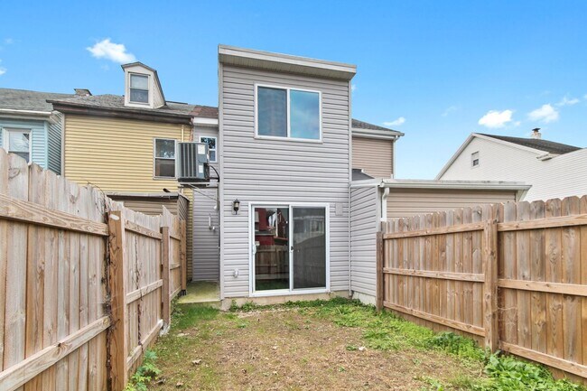 Building Photo - Modern 3BR/2BA Home in Columbia Borough School District w/ Fenced Yard & Central Air!