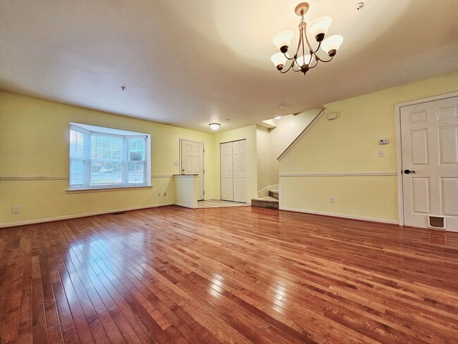 Building Photo - 435 Oakton Way