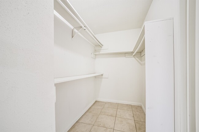 Building Photo - 7059 Chasewood Dr