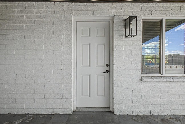 Building Photo - 2534 N 28th St