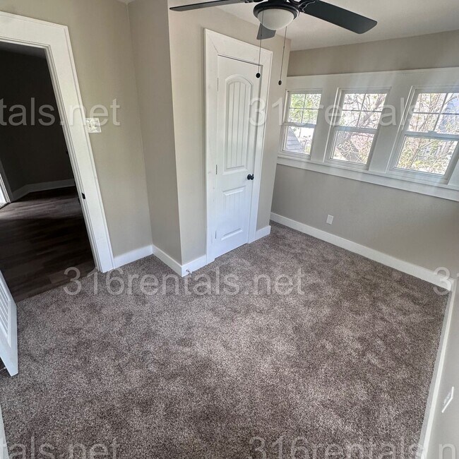 Building Photo - 420 S Osage St