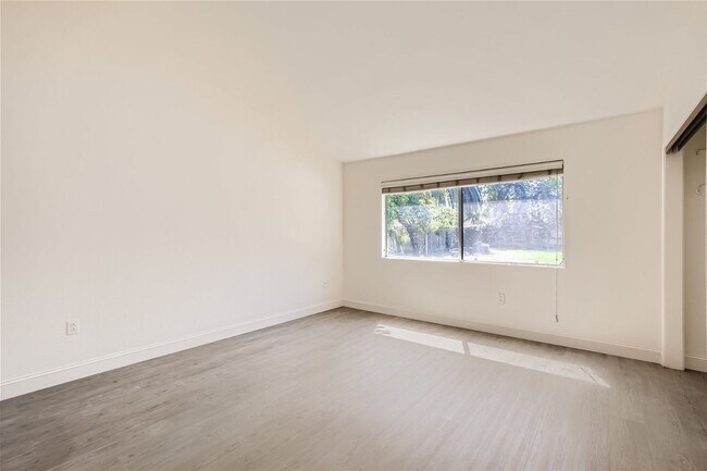 Building Photo - 3 Bedroom 2 Bath Single story Carlsbad hom...