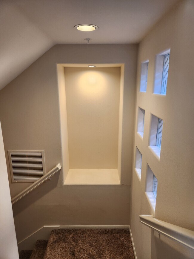 Building Photo - 2651 Dunstan Dr