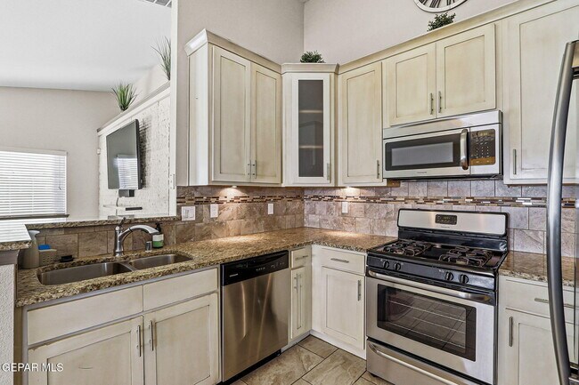 Building Photo - 12776 Tre Maximiliano Ave