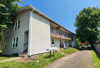 Building Photo - Available July-August. 1 Bedroom, 1 Bathro...