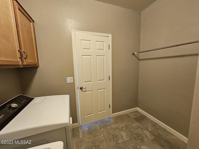 Building Photo - 9831 N Melandra Way