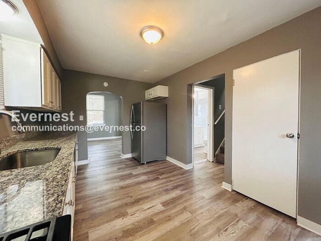 Building Photo - 763 Shaw Ave