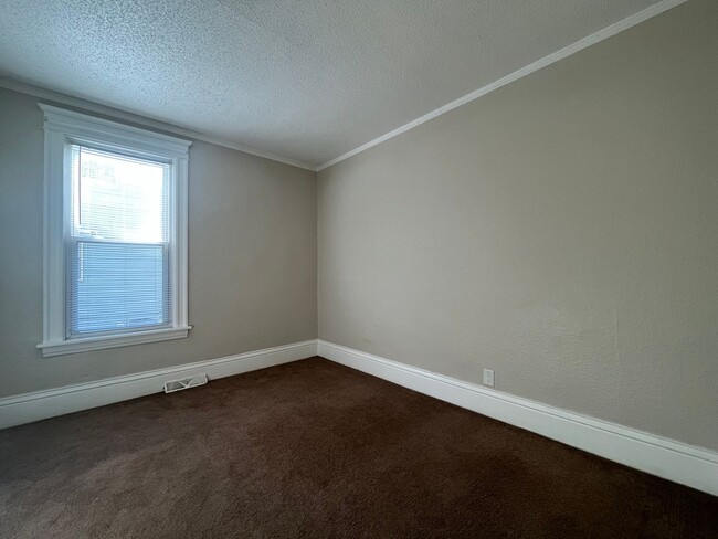Building Photo - This spacious 3-bedroom lower level duplex...