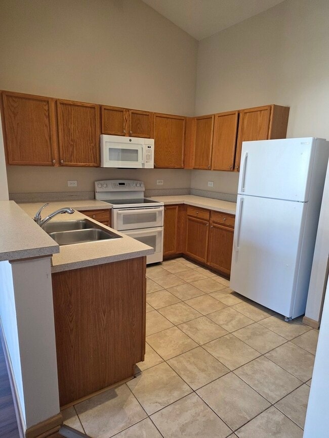 Building Photo - 2125 Silverstone Dr