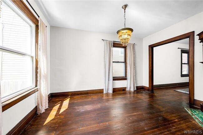 Building Photo - 95 Russell St