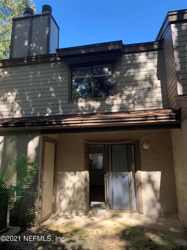 Building Photo - 8300 Plaza Gate Ln