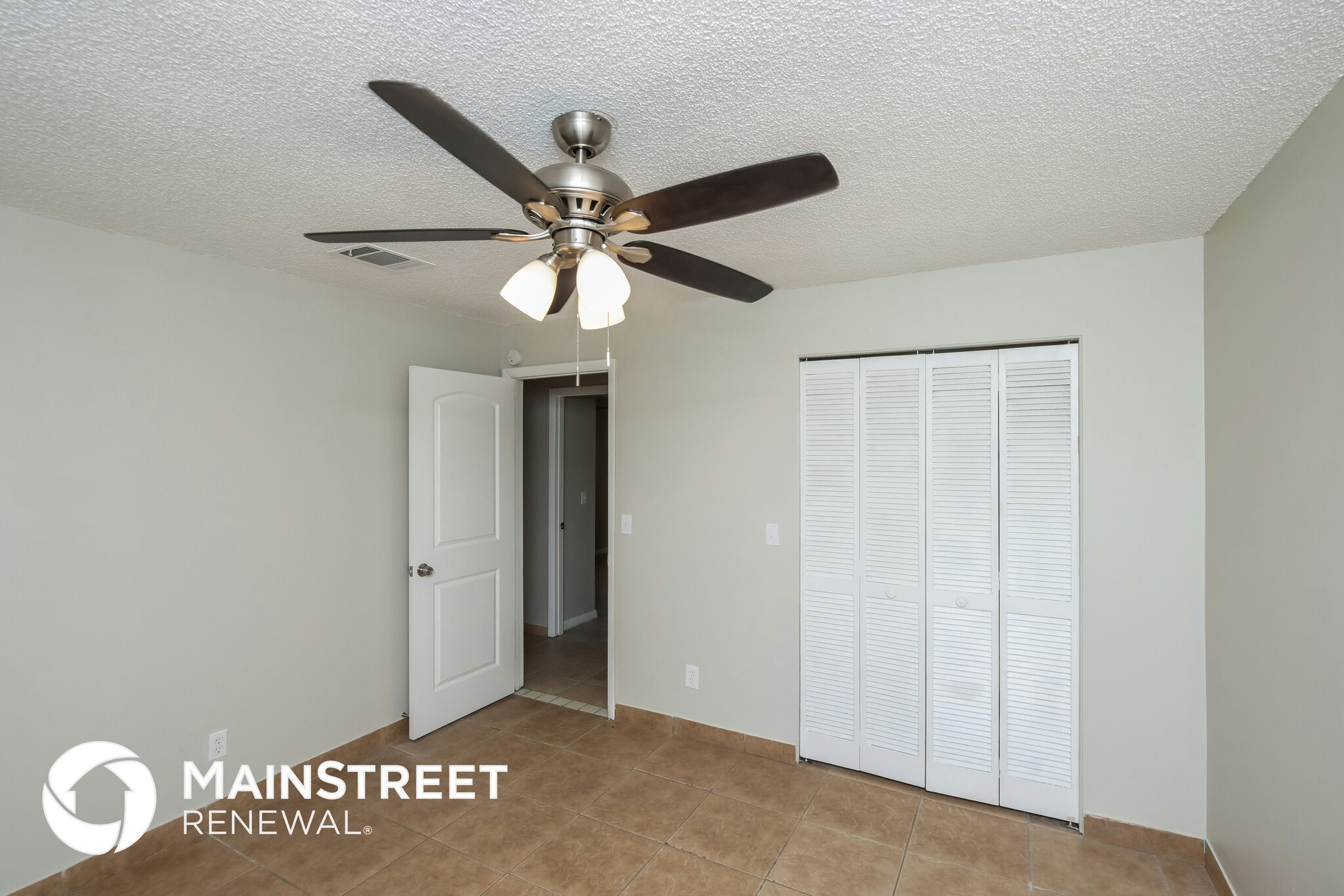 Building Photo - 2146 Sandalwood Dr