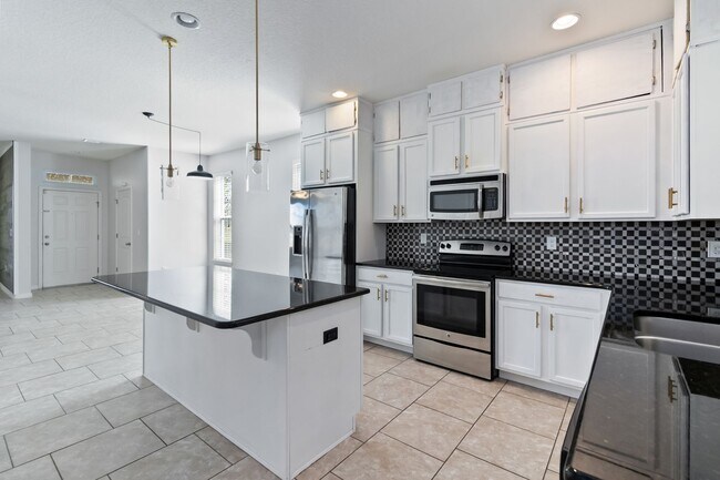 Building Photo - Beautiful 4/2.5 Townhome For Rent in Harmony