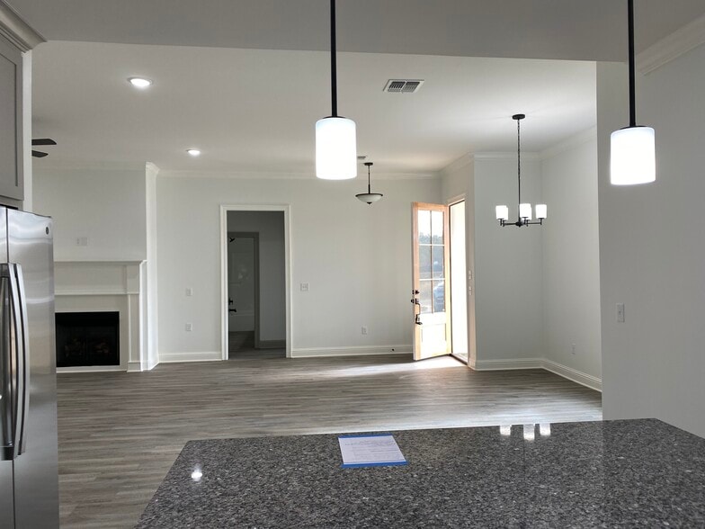 Building Photo - 222 Oak Alley Dr