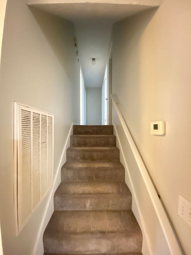 Building Photo - 1032 Emory Pl