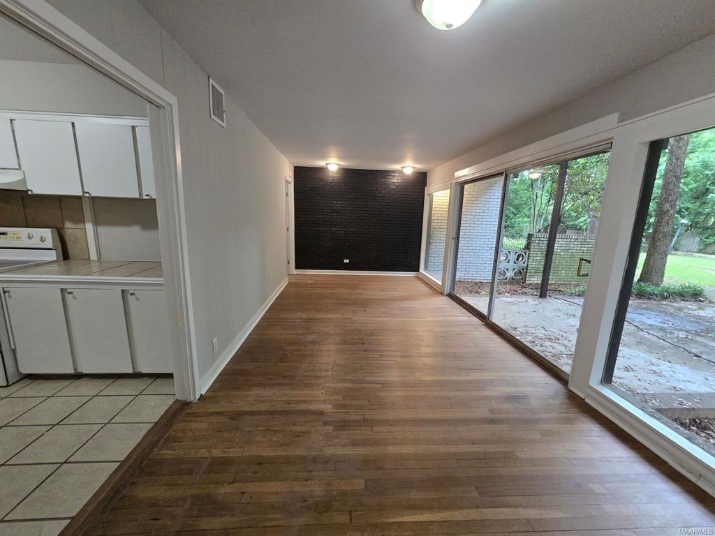 Building Photo - 3723 Wesley Dr