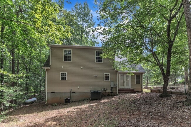 Building Photo - Peaceful Country Home Close to Chapel Hill