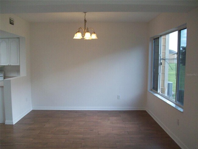 Building Photo - 511 Coconut Palm Way