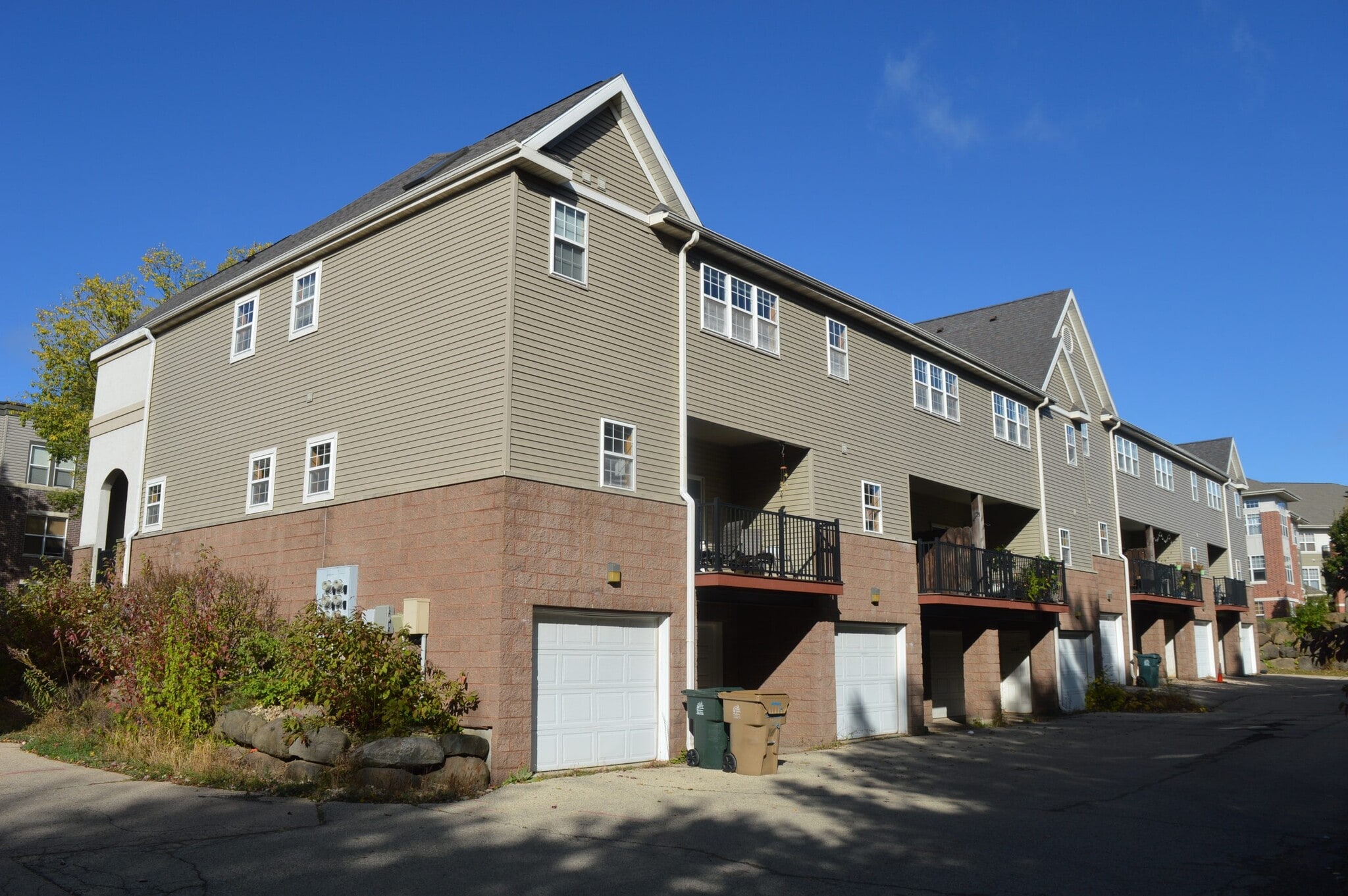 Building Photo - 1709 Carns Dr