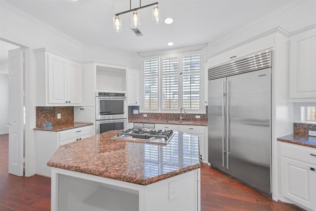 Building Photo - 3724 Wroxton Rd