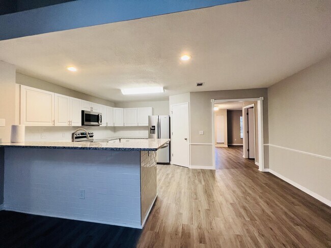 Building Photo - 1072 Gould Pl