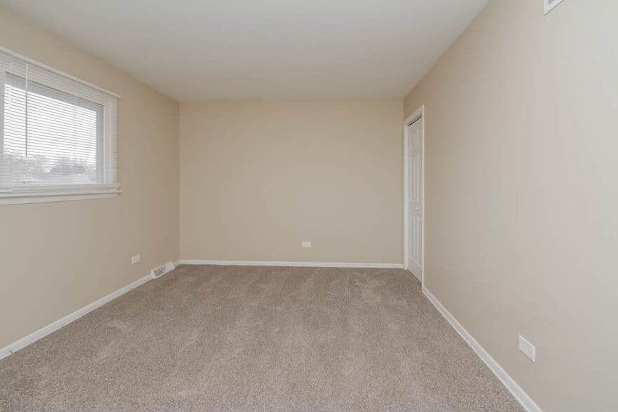 Building Photo - 17342 Oriole Ave