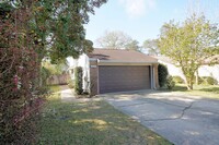 Building Photo - Central Niceville Location