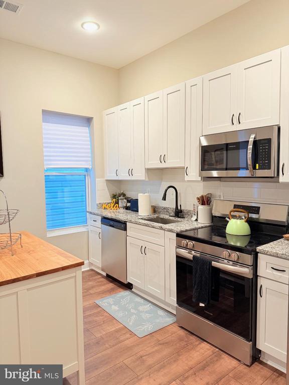 Building Photo - 3429 Chestnut Ave