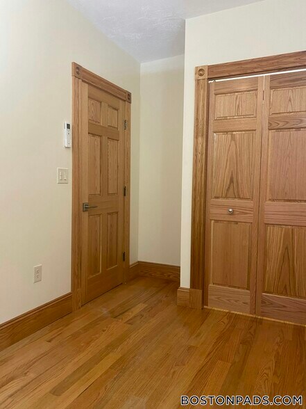 Building Photo - 46 Garden St