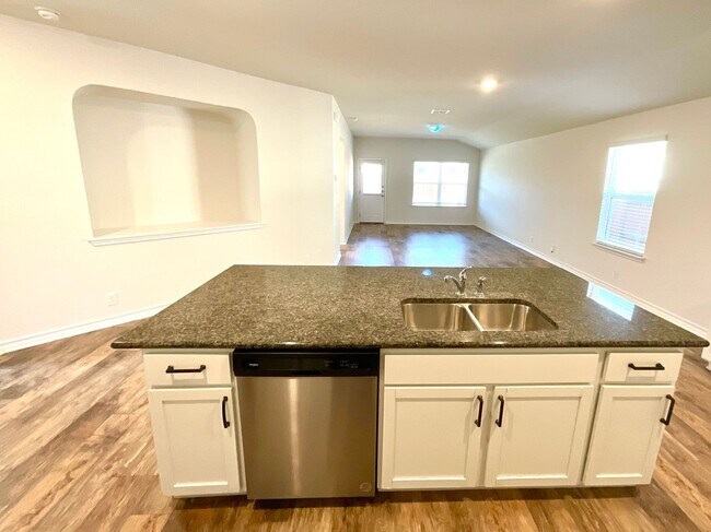 Building Photo - **APPLICATION RECEIVED** *MOVE IN SPECIAL* Stunning 4/2 Home With Access To Pool, Trails & 24-Hou...