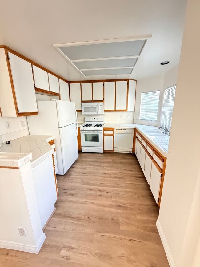 Building Photo - 3 Bed / 3 Bath Townhome in Scripps Ranch