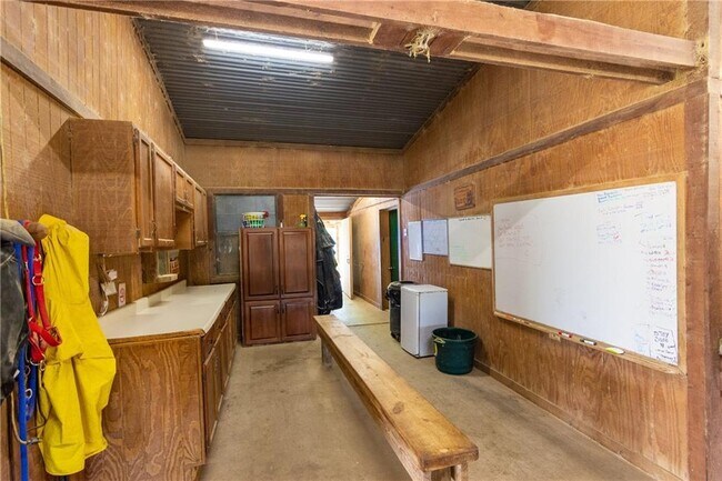 Building Photo - 15000 Fitzhugh Rd