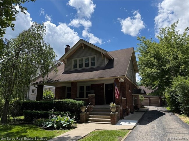 Building Photo - 851 Saint Clair Ave