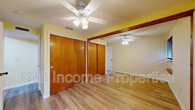 Building Photo - 3202 21st Ave W