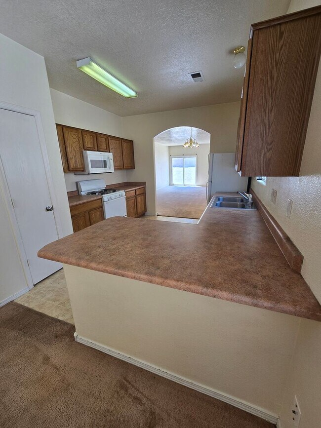 Building Photo - 4 bedroom 2 bath home with Refrigerated Air.