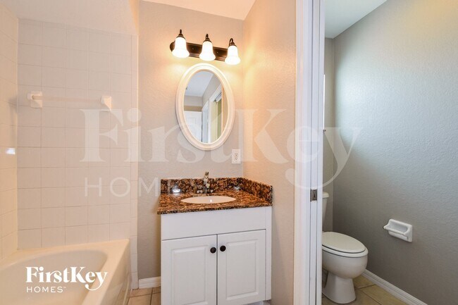 Building Photo - 1125 NE 33rd Ln