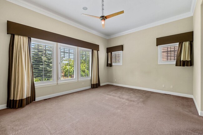 Building Photo - 11 Sommerset Cir