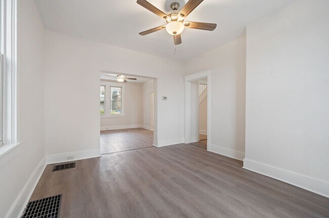 Building Photo - Newly Renovated 3 Bed, 1 Bath Home - Conveniently Located, Central AC & Heat - Available NOW in B...