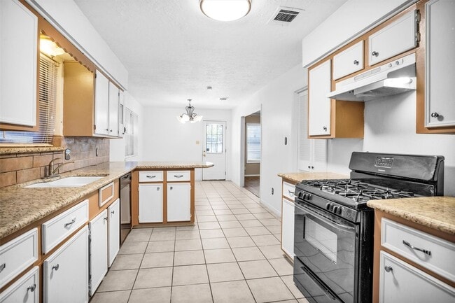 Building Photo - 23918 Spring Gum Dr