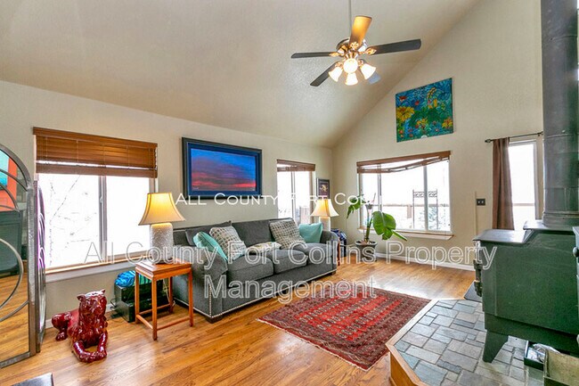 Building Photo - 6009 Hillside Dr