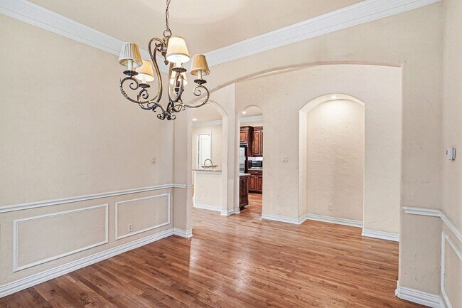Building Photo - Beautiful home with classic styling, minutes away from Uptown, Oak Lawn, Cityplace, and Lower Gre...
