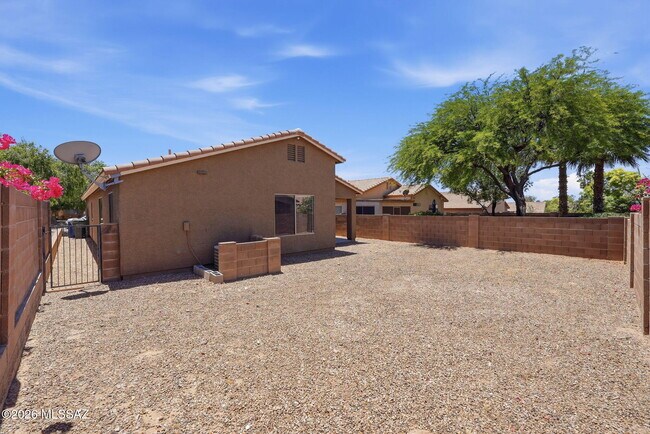 Building Photo - 8435 E Bowline Rd
