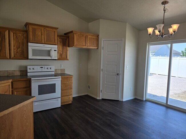 Building Photo - For Rent: 3 Bedroom, 2 Bath Home – $1,900/month