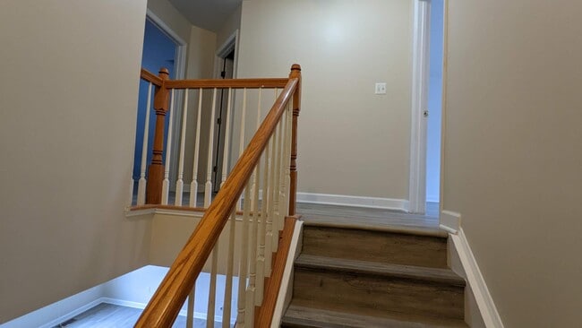 Building Photo - 829 Gallows Ct