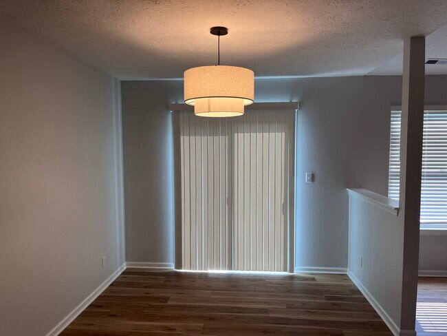 Building Photo - 237 N Wilmington Ln