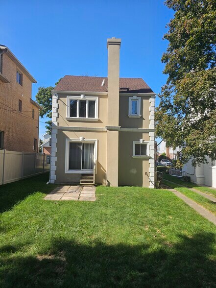 Building Photo - 7651 174th St