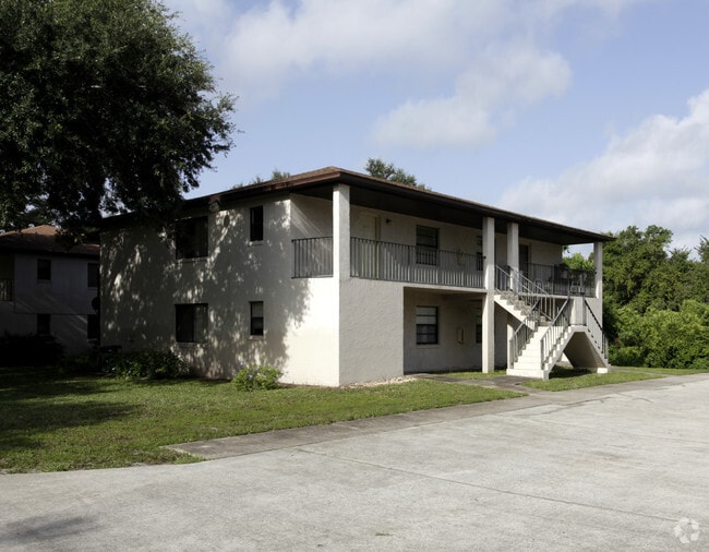Primary Photo - Sleepy Oaks Apartments