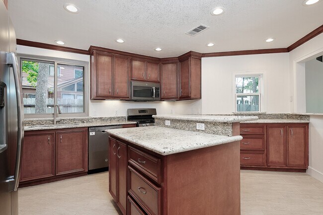 Building Photo - 21 N Mossrock Rd